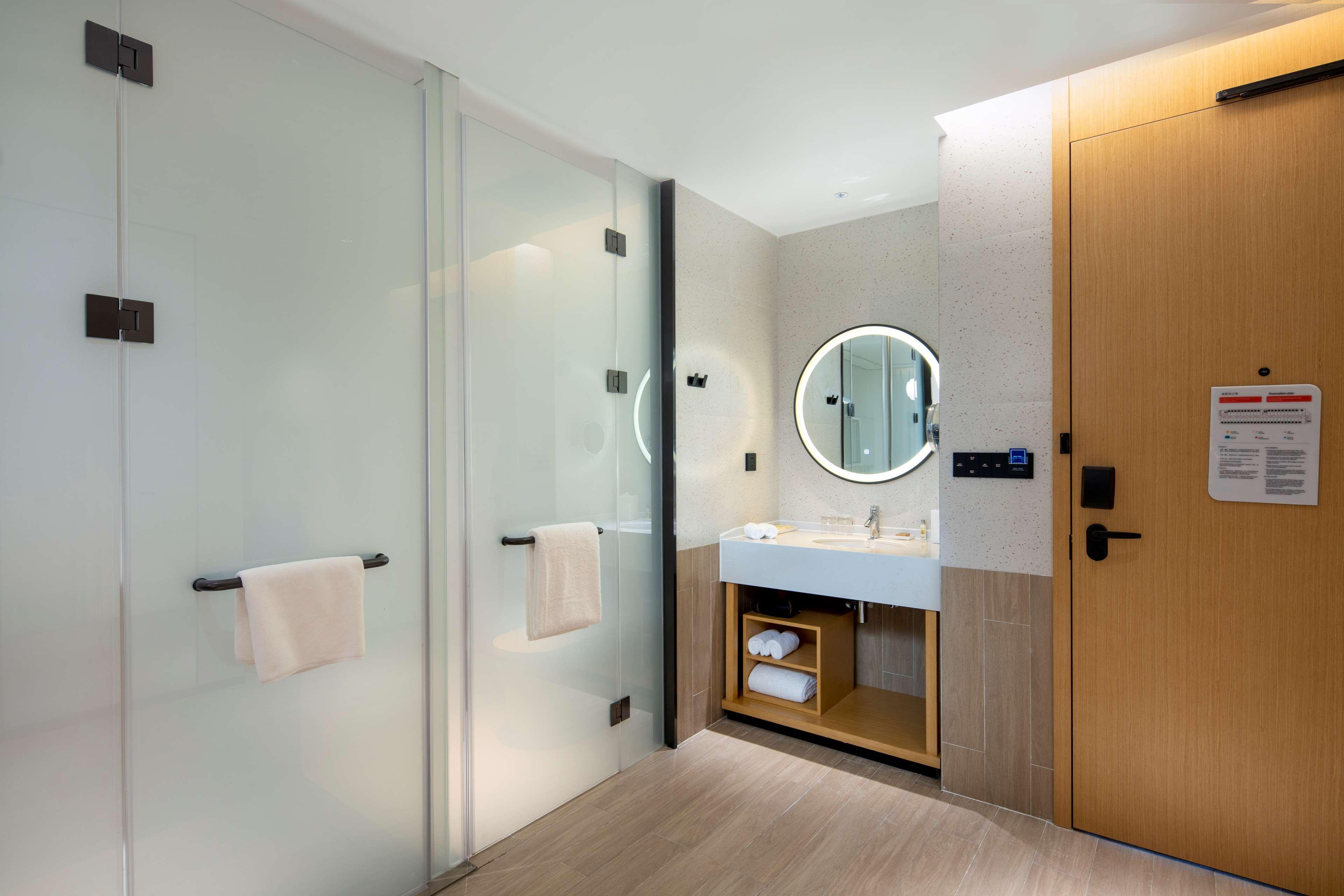 Hilton Garden Inn Shenzhen Nanshan Avenue מראה חיצוני תמונה